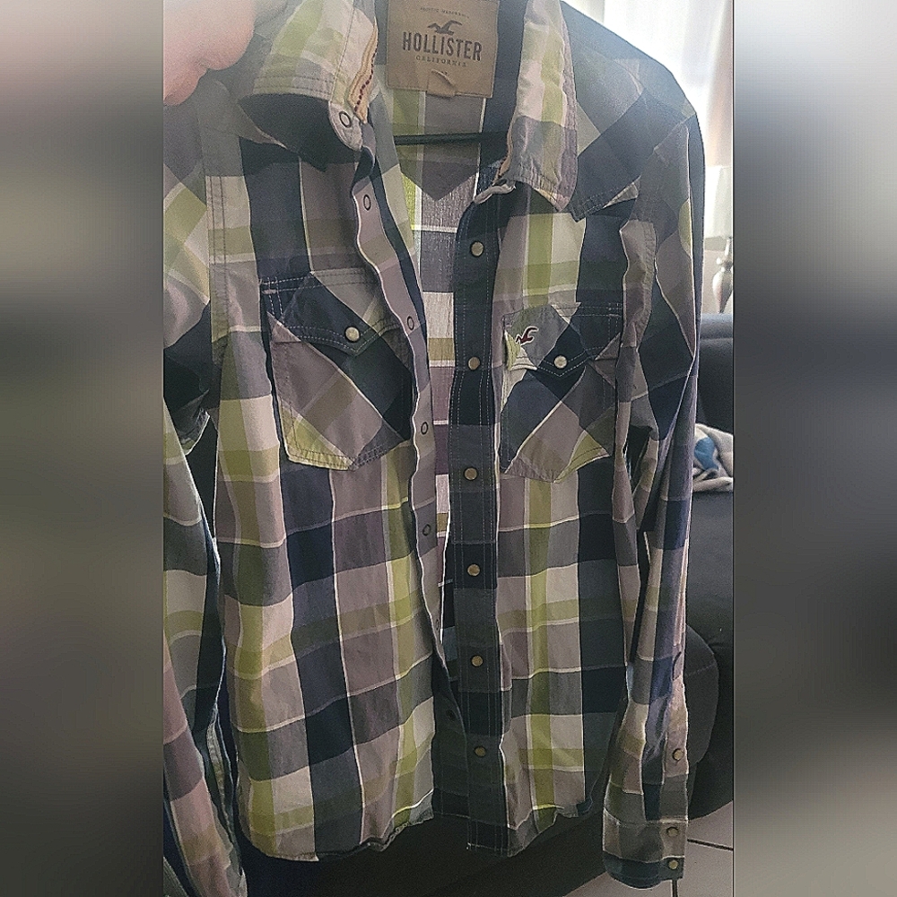 Hollister Men's Plaid Button-Down Shirt in Blue, Green,Gray. Used Couple Times